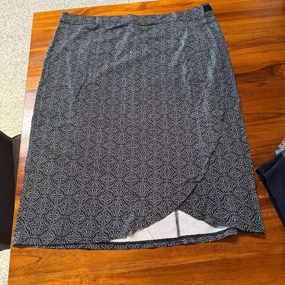 RipSkirt of Hawaii - XXL - black pearl batik pattern